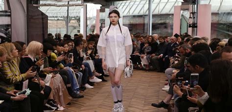 descrizione collezione prada cruise|Collezione Cruise di Miuccia Prada, adatta al clima multiculturale.